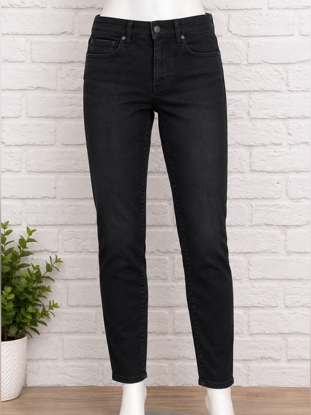 Uniqlo Jeans Black Extra Stretch Skinny Tapered Low Rise Jeans Size 31x28